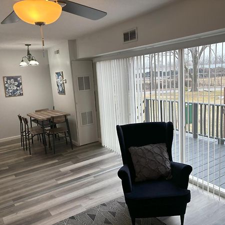 Peaceful Park 2 Bedroom Remodeled Family Suite Granite City 외부 사진