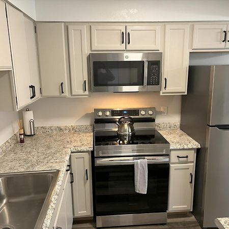 Peaceful Park 2 Bedroom Remodeled Family Suite Granite City 외부 사진