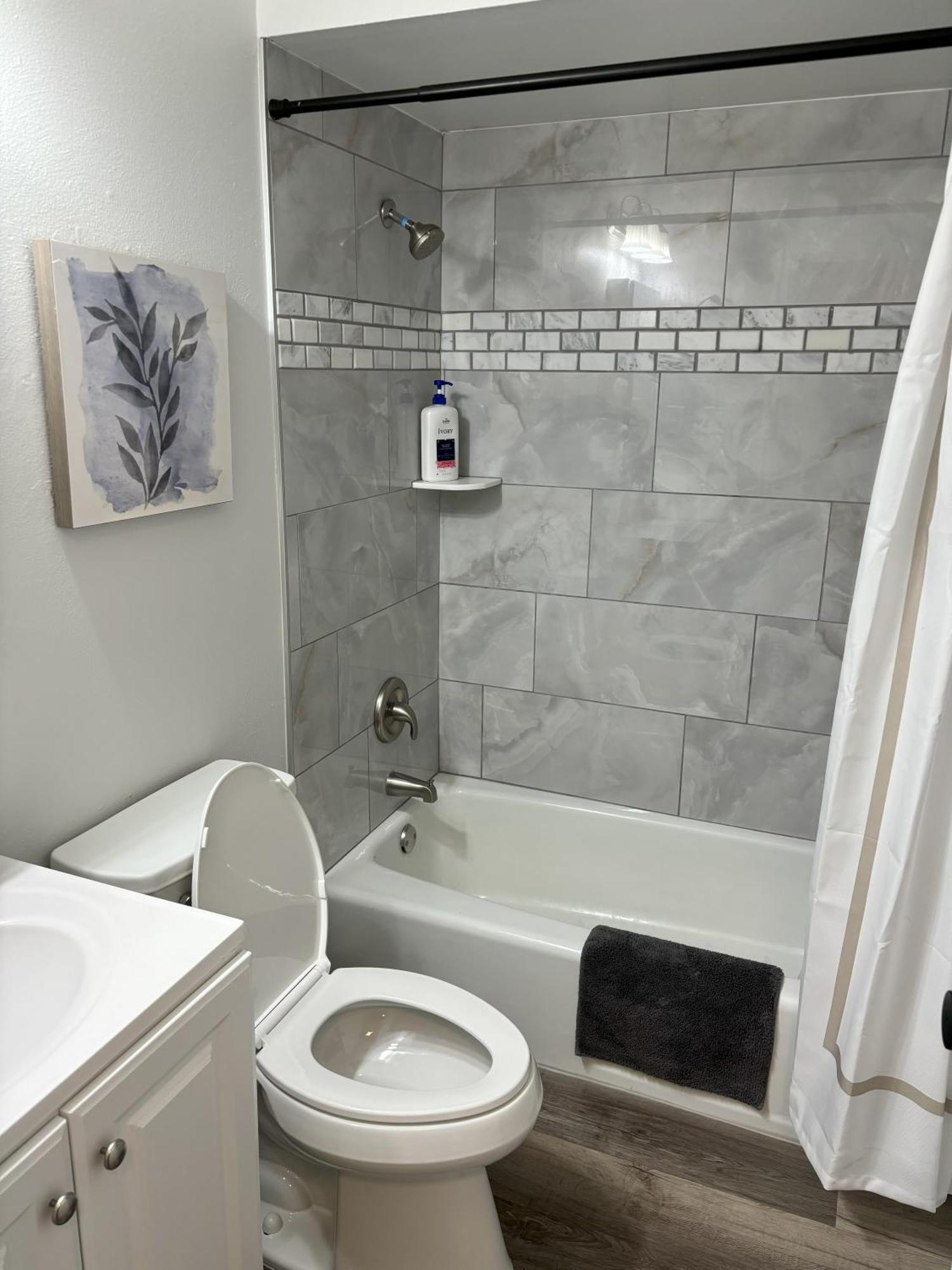Peaceful Park 2 Bedroom Remodeled Family Suite Granite City 외부 사진