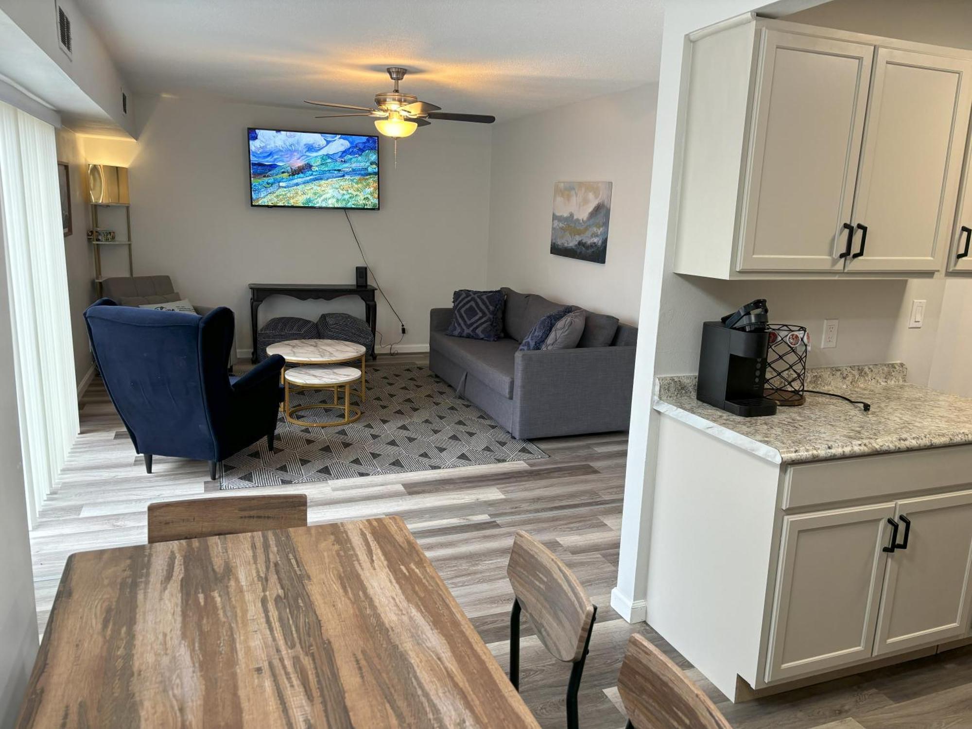 Peaceful Park 2 Bedroom Remodeled Family Suite Granite City 외부 사진